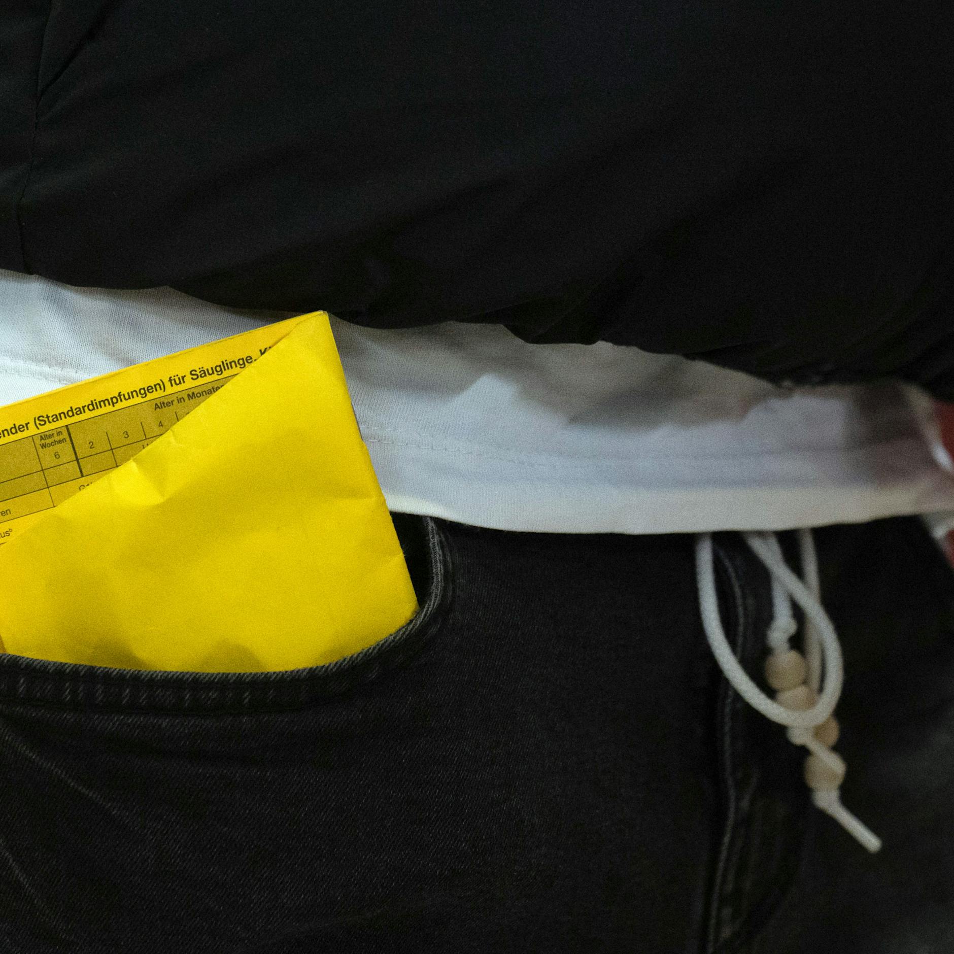 Impfpassfälscher fliegt bei Einreise nach Deutschland auf, weil ihm DIESER dämliche Fehler unterlief