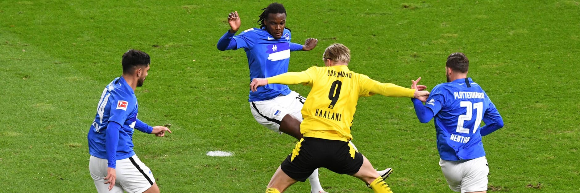 Im November 2020 versuchten die Hertha-Profis Alderete, Boyata und Plattenhardt, den Dortmunder Haaland gemeinsam zu stoppen. Klappte nicht!