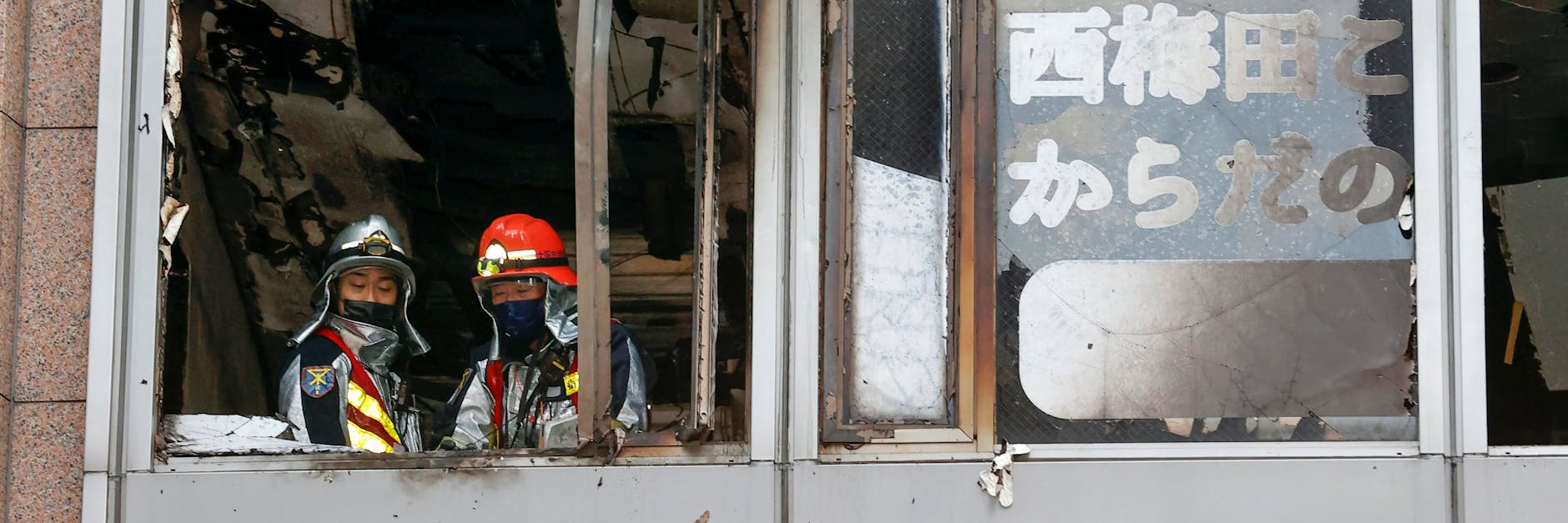 Es ist eine der schlimmsten Brandkatastrophen in Japan seit Jahrzehnten. Gut zwei Dutzend Tote werden befürchtet, nachdem in der Millionenmetropole Osaka ein Brand in einem Hochhaus ausbrach.