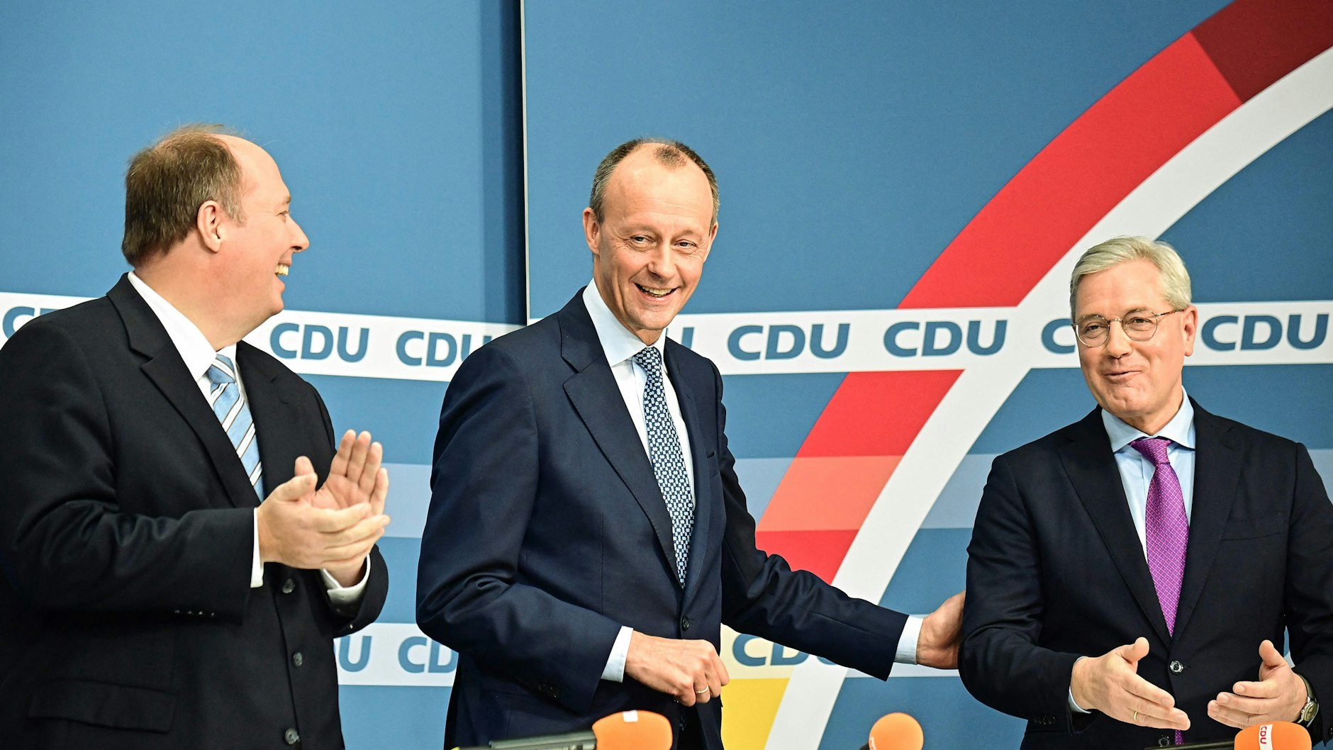 Friedrich Merz (Bildmitte) soll nach dem Willen der CDU-Mitglieder neuer Parteichef werden. Er konnte seine Gegenkandidaten Helge Braun (links) und Norbert Röttgen ausstechen.