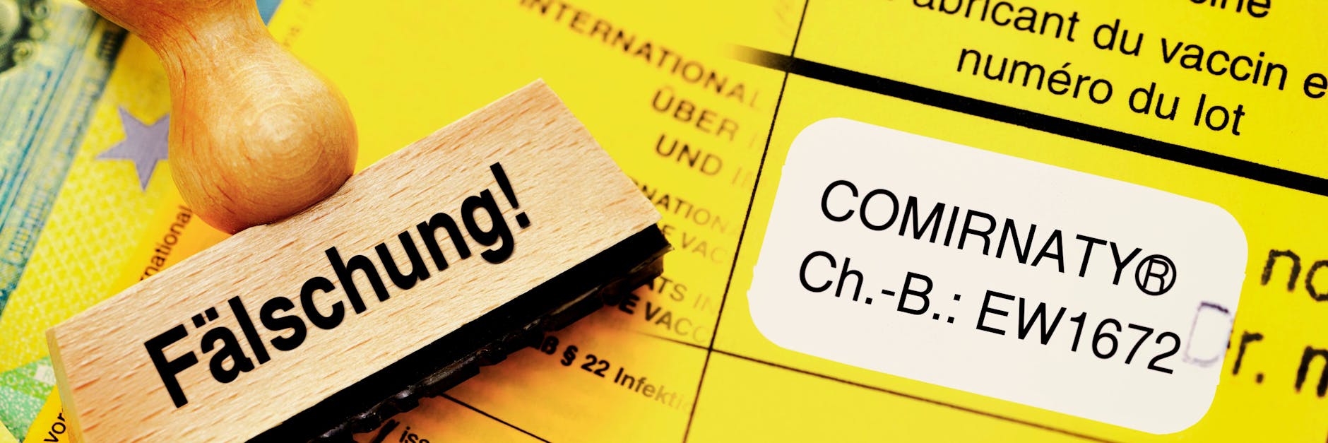 Mit gefälschtem Impfpass arbeitete eine infizierte Frau in einem Pflegeheim. 