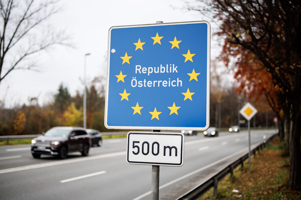 Wegen Omikron: Österreich verschärft Einreise-Regeln