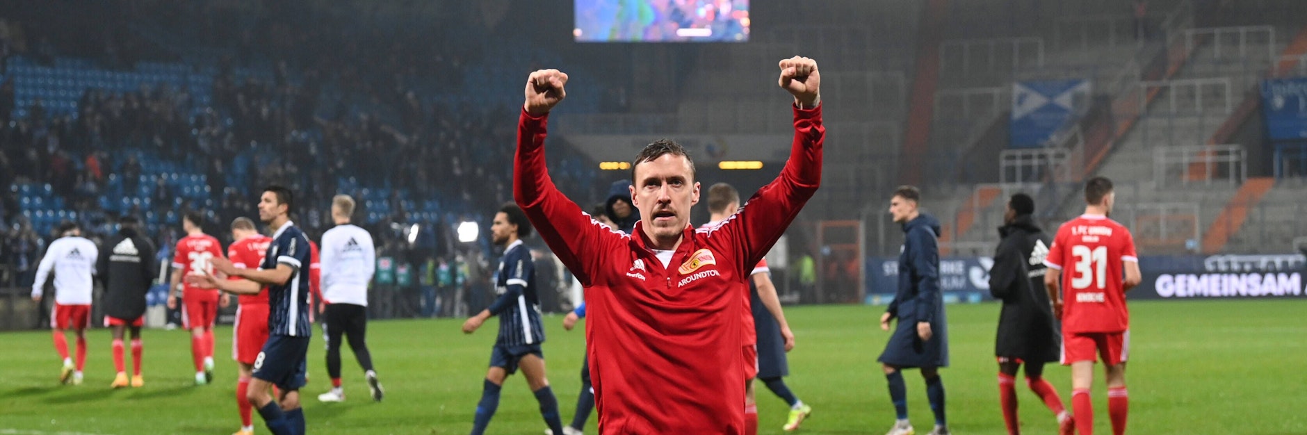 Der Triumphator! Max Kruse jubelt nach dem Abpfiff über das 1:0 in Bochum&nbsp;– und teilte auf der Heimreise gegen einige VfL-Fans aus.