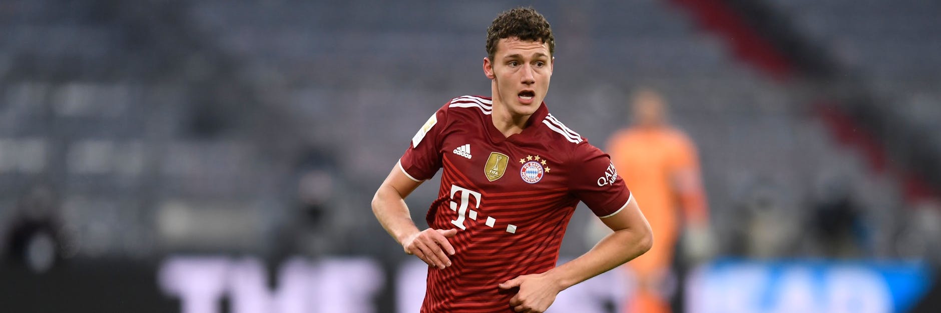 Bayern-Star und Weltmeister Benjamin Pavard musste am Freitagabend im Spiel gegen den VfL Wolfsburg plötzlich und sehr dringend aufs Klo.