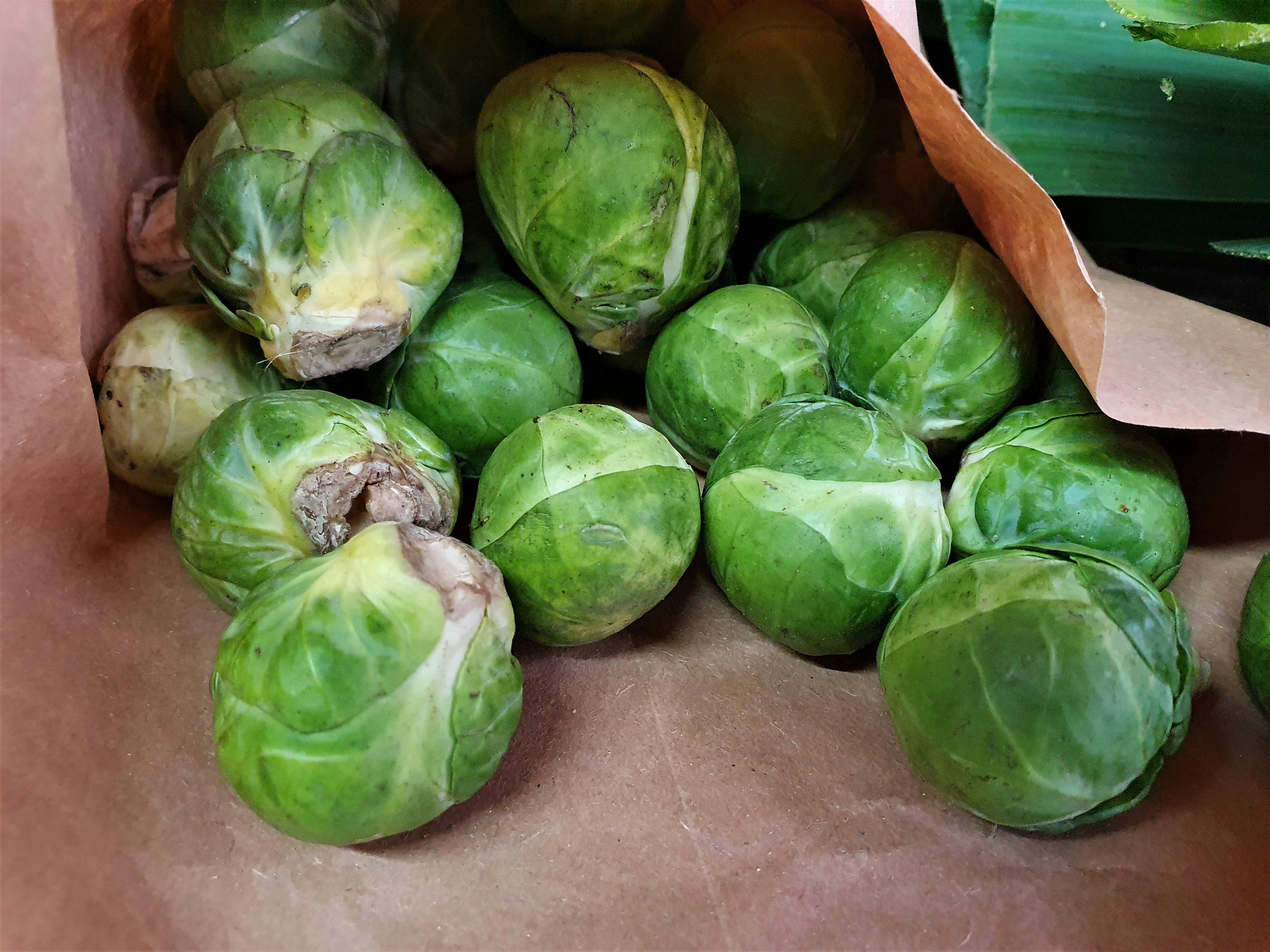 Rosenkohl mit Knoblauch und Parmesan aus dem Ofen: Das schnelle und ... Rosenkohl mit Knoblauch und Parmesan aus dem Ofen: Das schnelle und ...