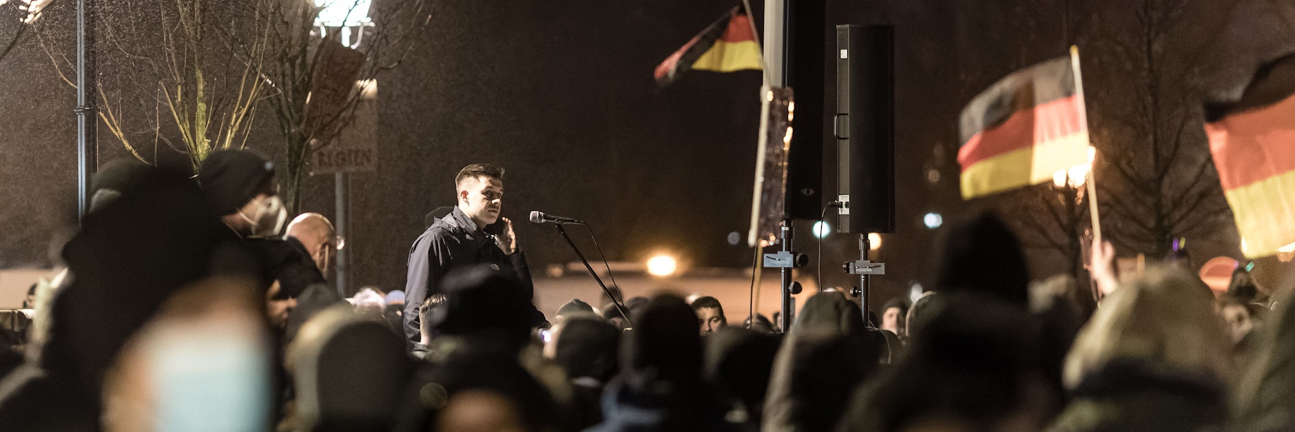Jean-Pascal Hohm, Vorsitzender der AfD in Cottbus, löste die angemeldete Demonstration auf und legte den Protestlern nahe, doch trotzdem durch Cottbus zu spazieren.