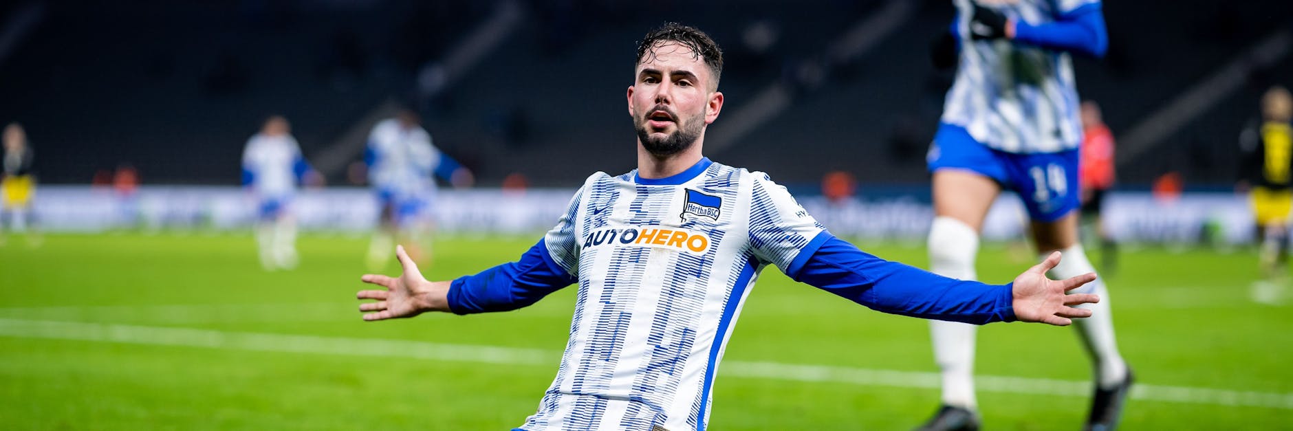 Marco Richter jubelt nach seinem zweiten Treffer zum 3:1 gegen Borussia Dortmund.