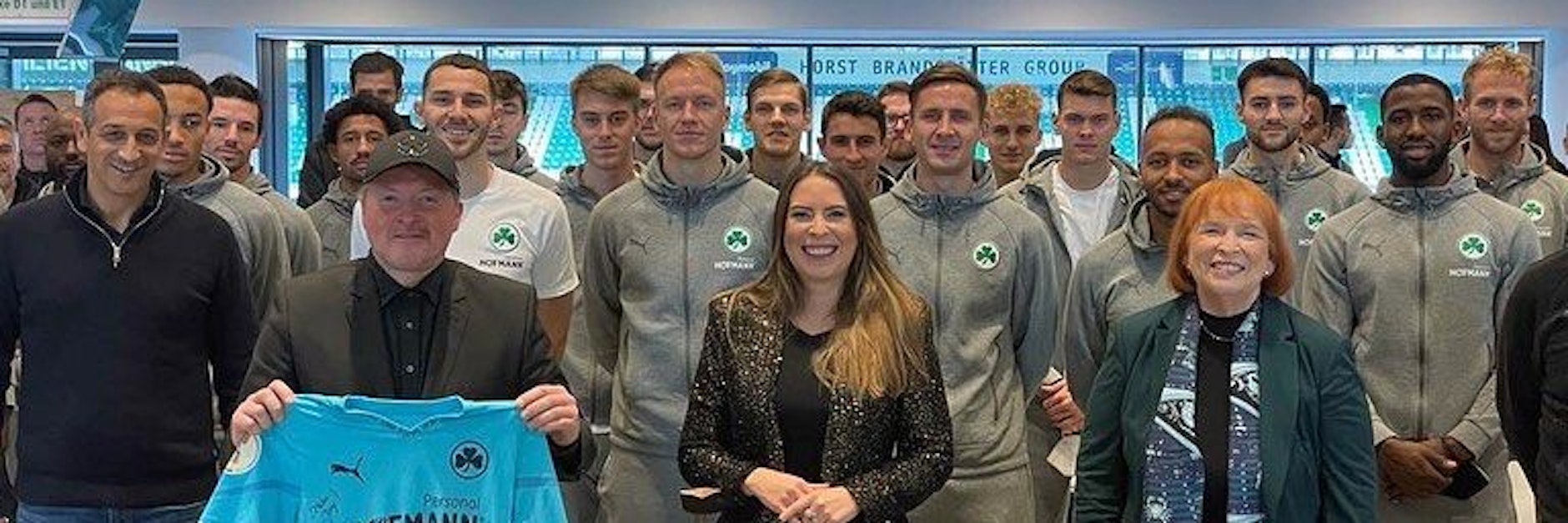 Musiker und Extremsportler Joey Kelly coachte die Mannschaft von Greuther Fürth.