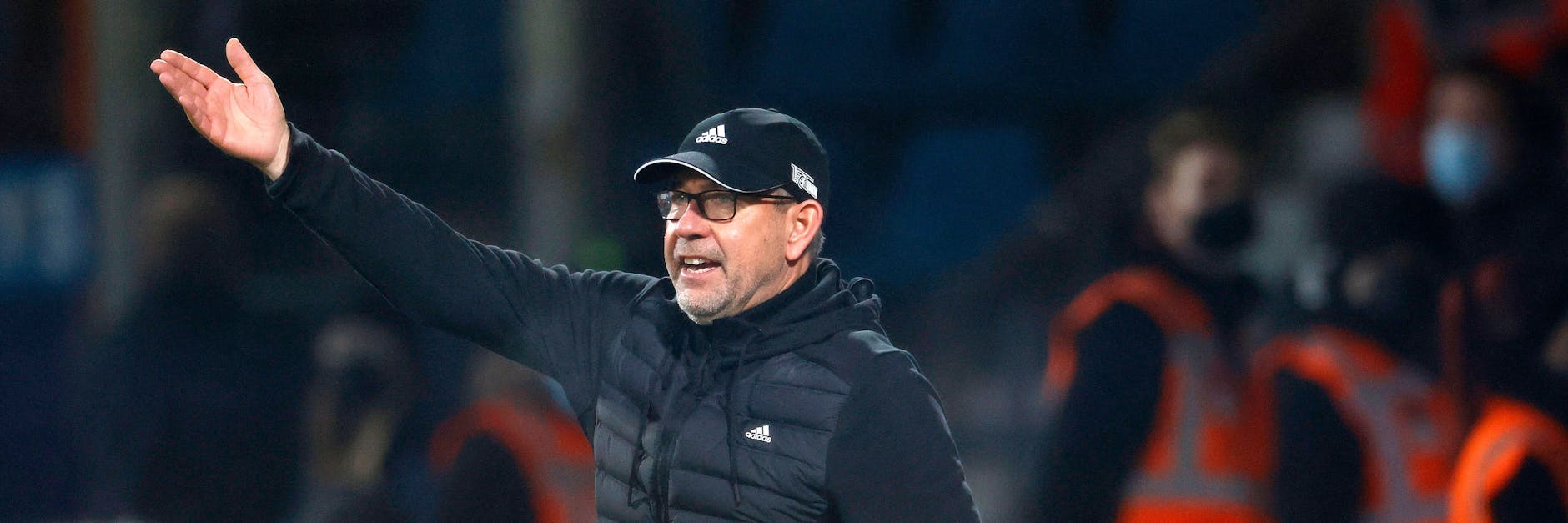 Unions Trainer Urs Fischer war wie immer voll engagiert beim 1:0-Sieg seiner Eisernen in Bochum. 