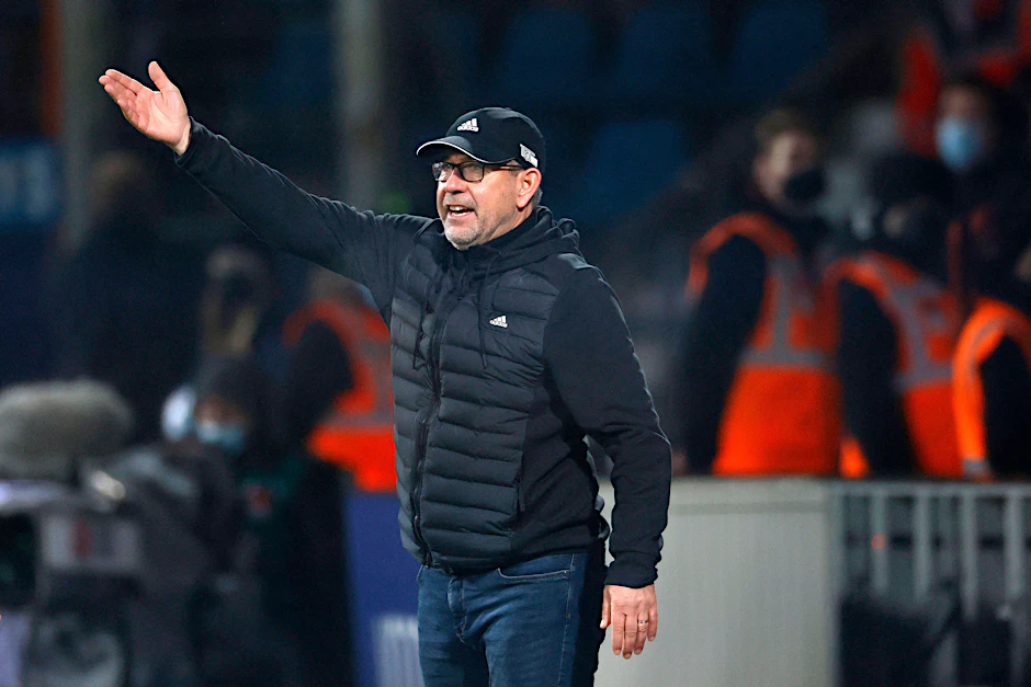 Unions Trainer Urs Fischer war wie immer voll engagiert beim 1:0-Sieg seiner Eisernen in Bochum.&nbsp;