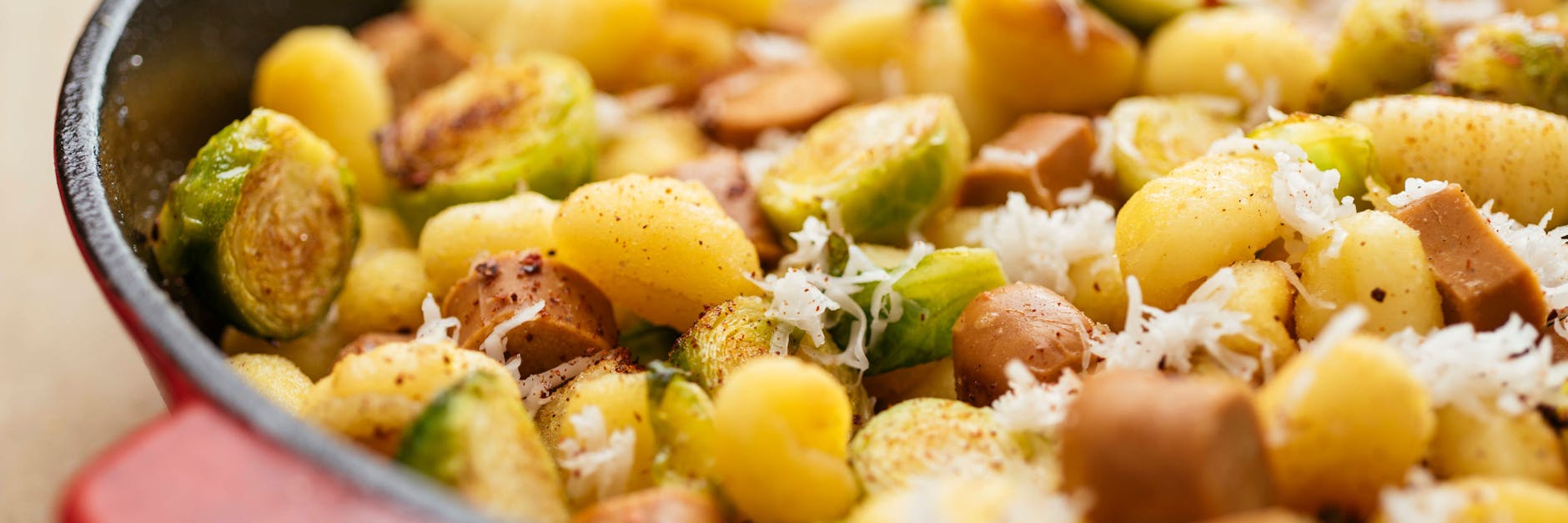 Eine Gnocchi-Pfanne mit Rosenkohl schmeckt vorzüglich.