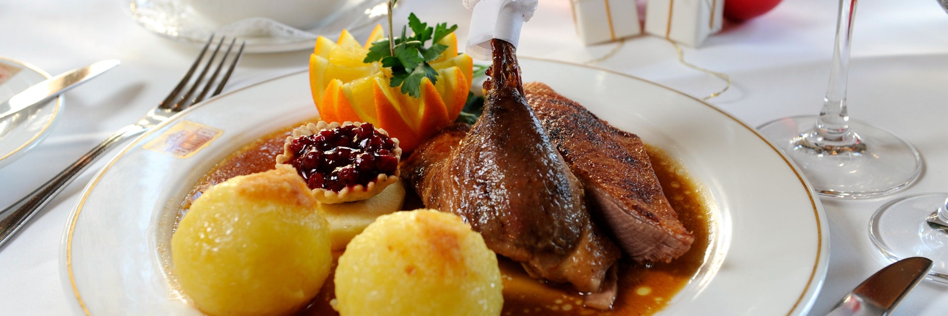 Gänsebraten und Co. können den Magen an die Belastungsgrenze bringen.