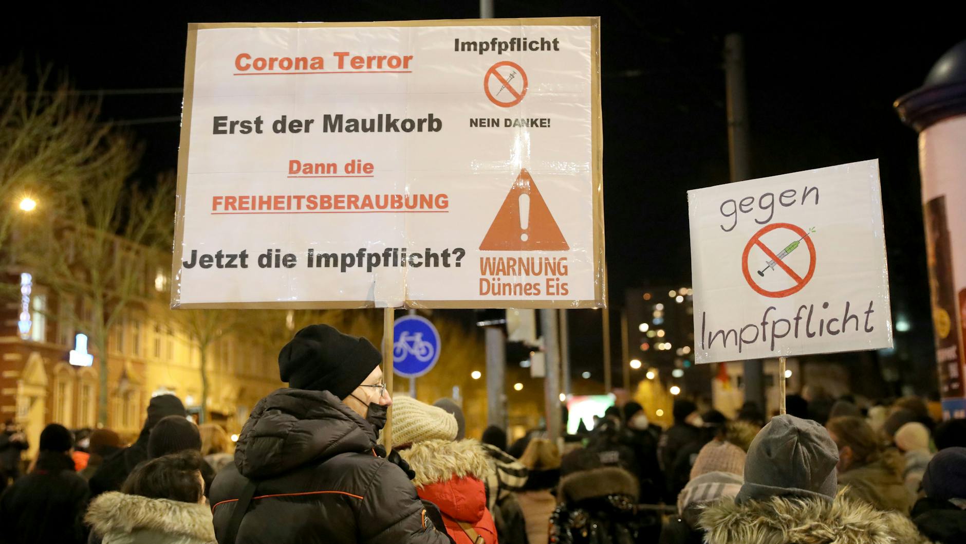 Rostock: Die Proteste richteten sich auch gegen eine Impfpflicht.