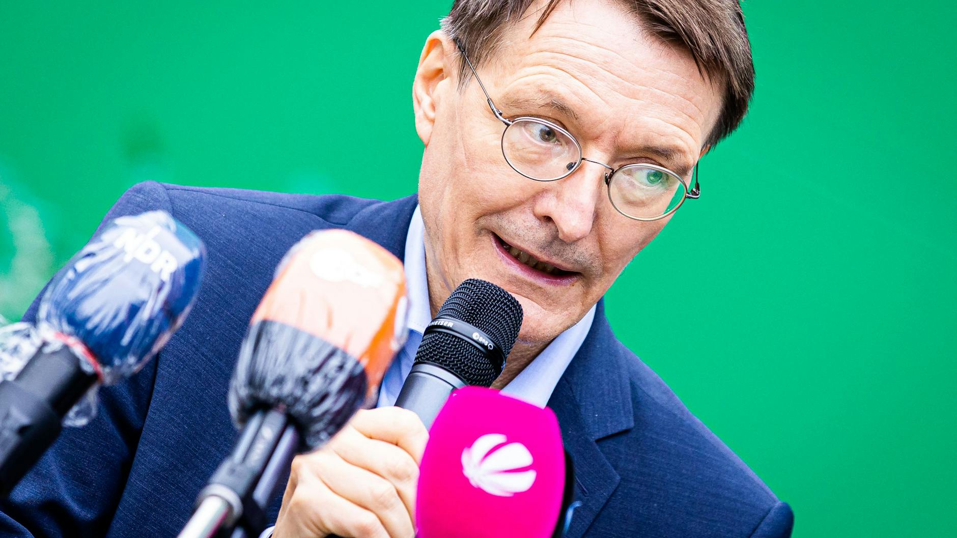 Gesundheitsminister Karl Lauterbach (SPD) ist gegen einen Lockdown vor Weihnachten.