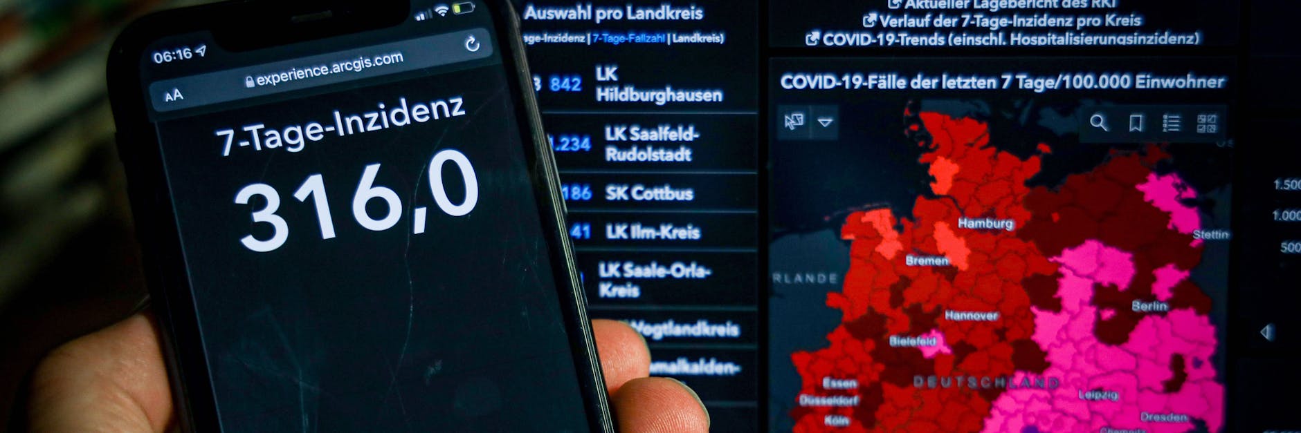 Falls mit der Omikron-Variante die Fallzahlen steigen sollten, sind auch Kontaktbeschränkungen für geimpfte Personen nicht auszuschließen.