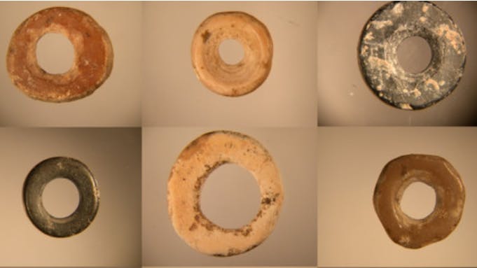 Digitalmikroskopische Aufnahmen von archäologischen Straußeneierschalen-Perlen