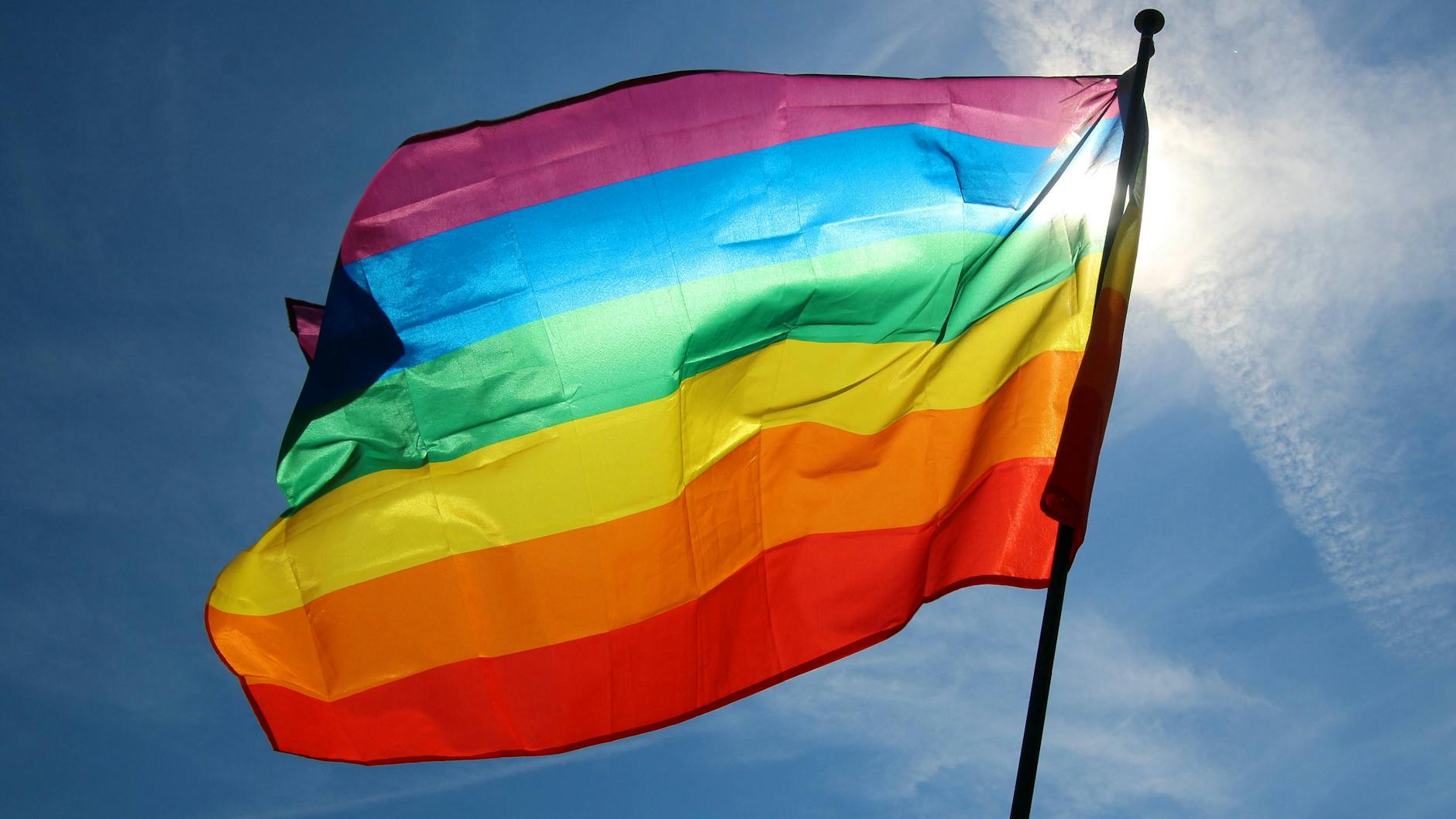 Eine Regenboggenflagge.