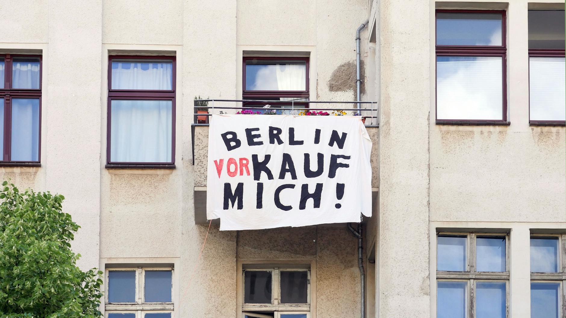 Mieterprotest gegen Hausverkauf in Prenzlauer Berg.