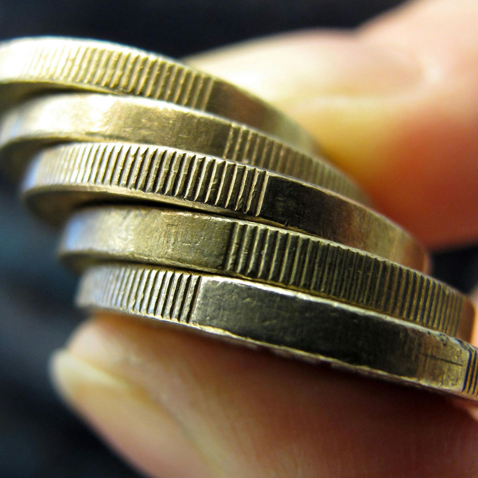 Urteil: Hartz-IV-Bezieher müssen Ebay-Einkünfte dem Jobcenter melden