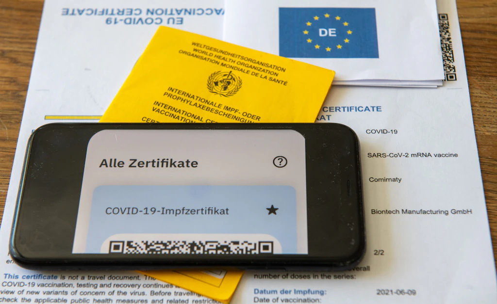 Doppelt Geimpfte: Am Dienstag werden Millionen Zertifikate ungültig