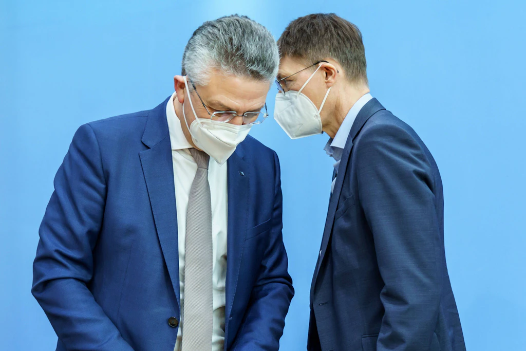 Wegen Omikron: RKI für sofortige „maximale Kontaktbeschränkungen“