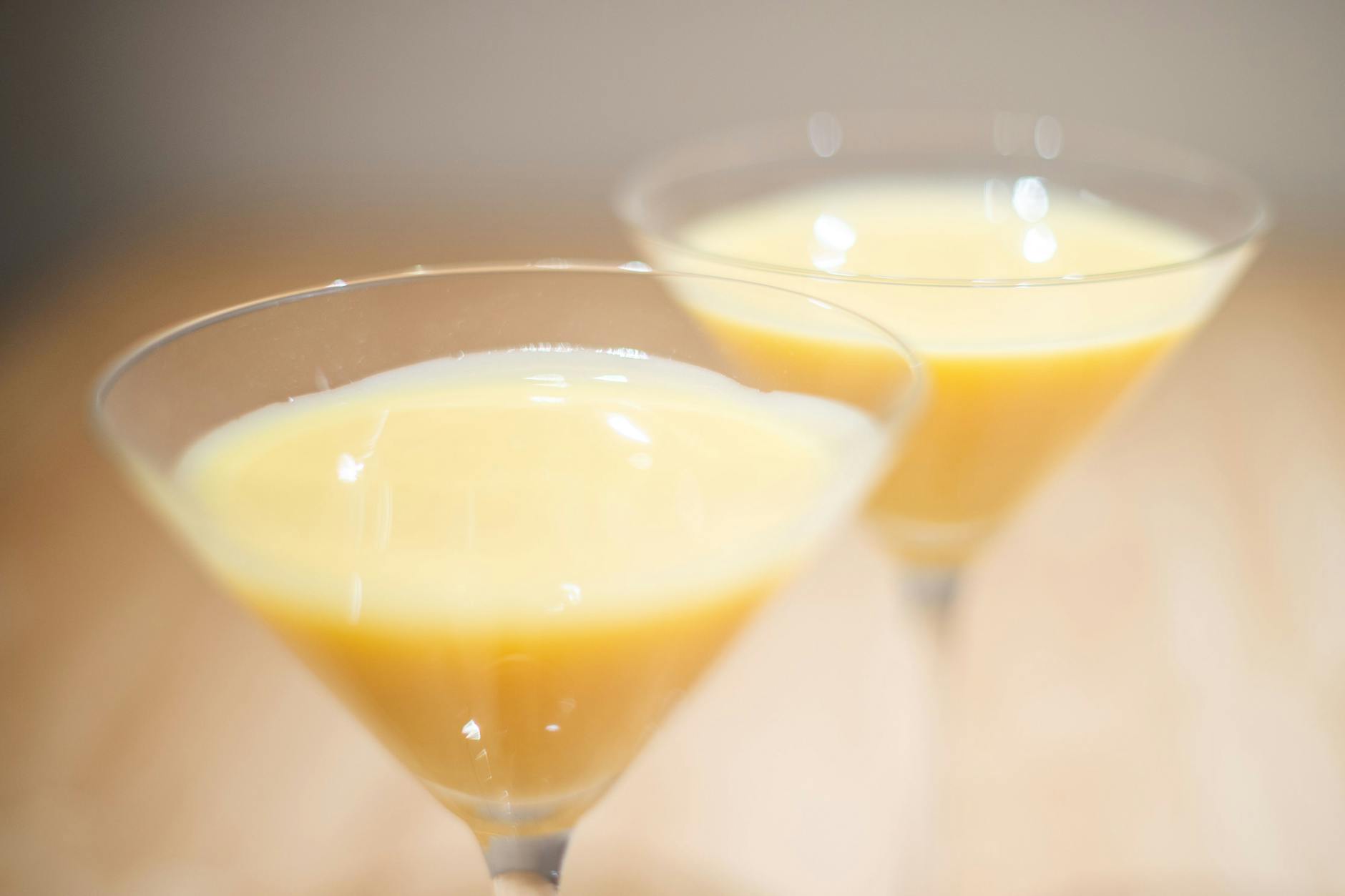 Eierlikör ist ebenso spießig wie hip. Das Getränk stammt quasi von der Avocado ab.