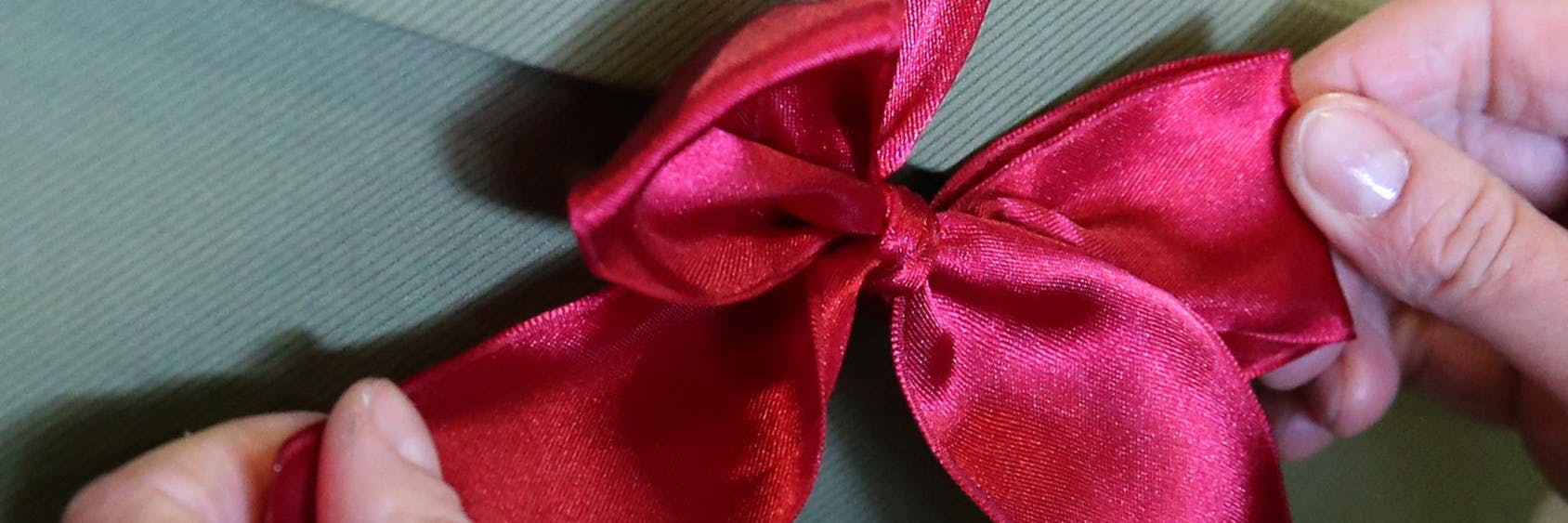 Geschenke auspacken, bereitet Freude, aber was, wenn das Geschenk die Erwartungen enttäuscht?