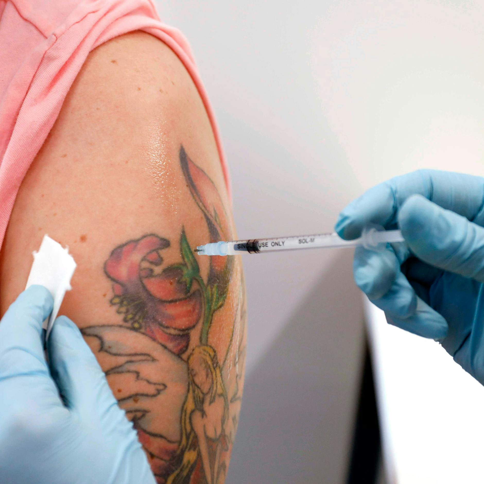 SO viel verdienen Ärzte und Pharma-Firmen tatsächlich an den Corona-Impfungen