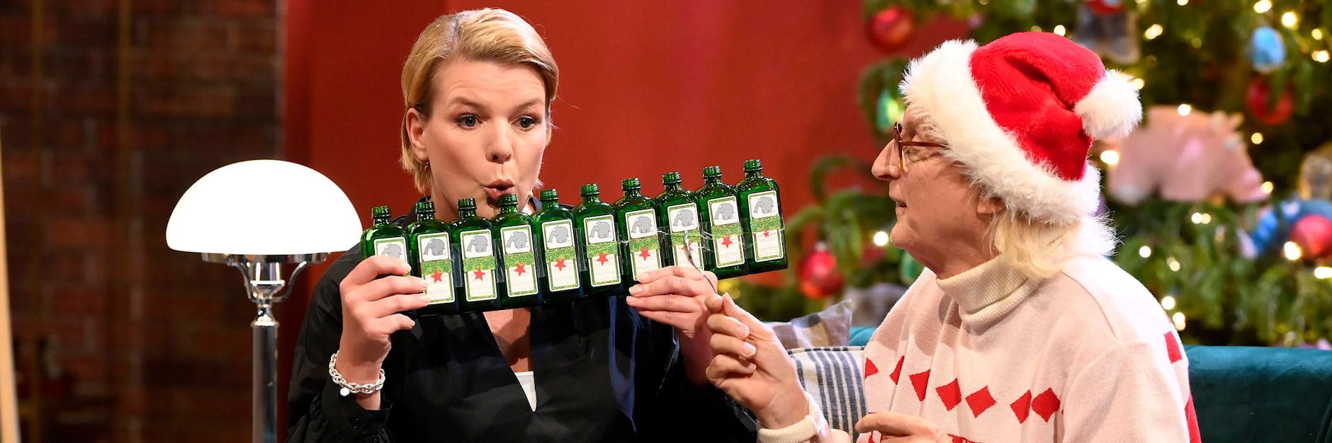 Mirja Boes und Otto Waalkes in der ARD-Weihnachtsmusikshow „Otto Fröhliche – Advent, Advents mit Otto und Friends“.