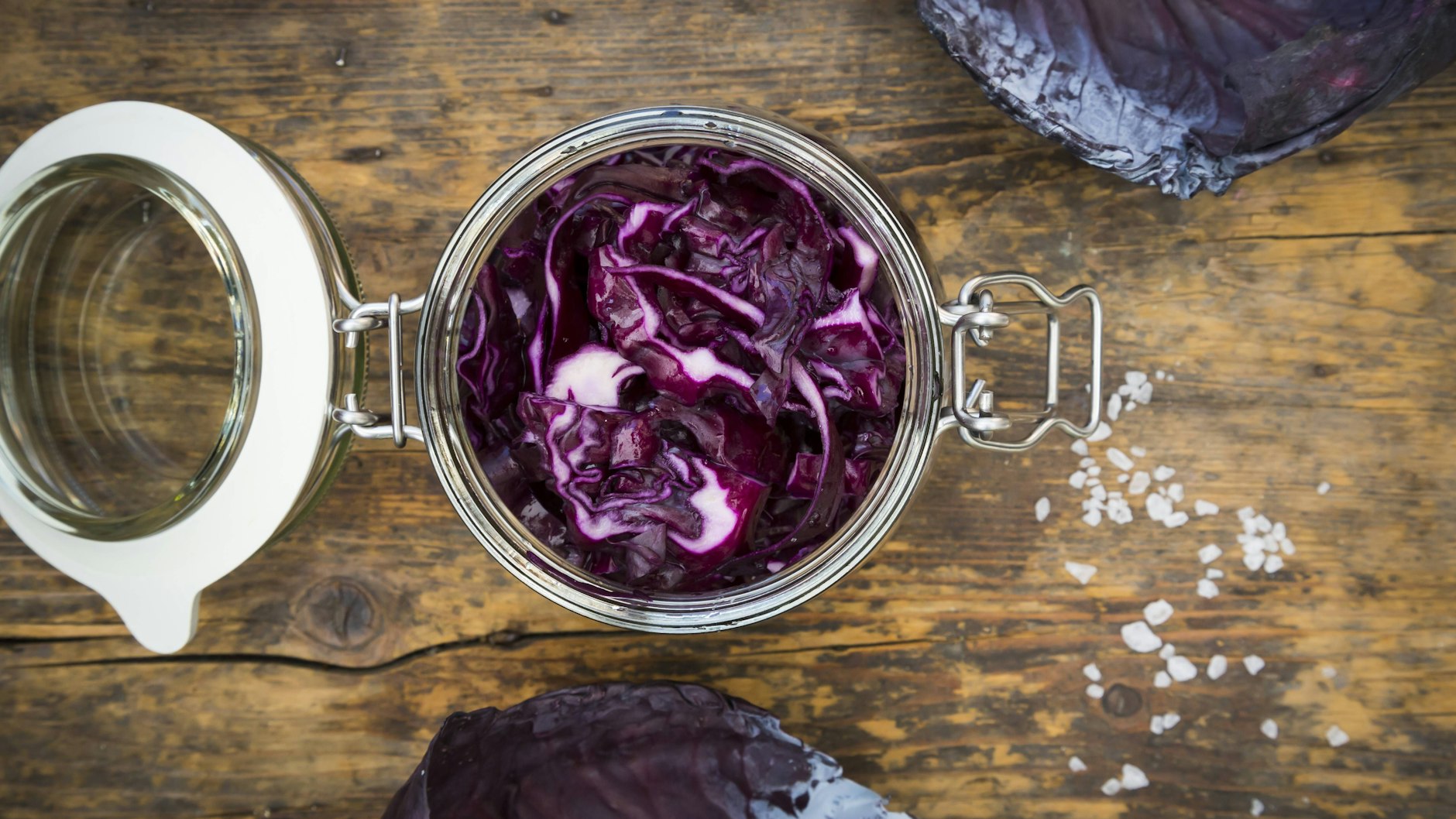Der Farbstoff des Rotkohls ist gut für den Körper.