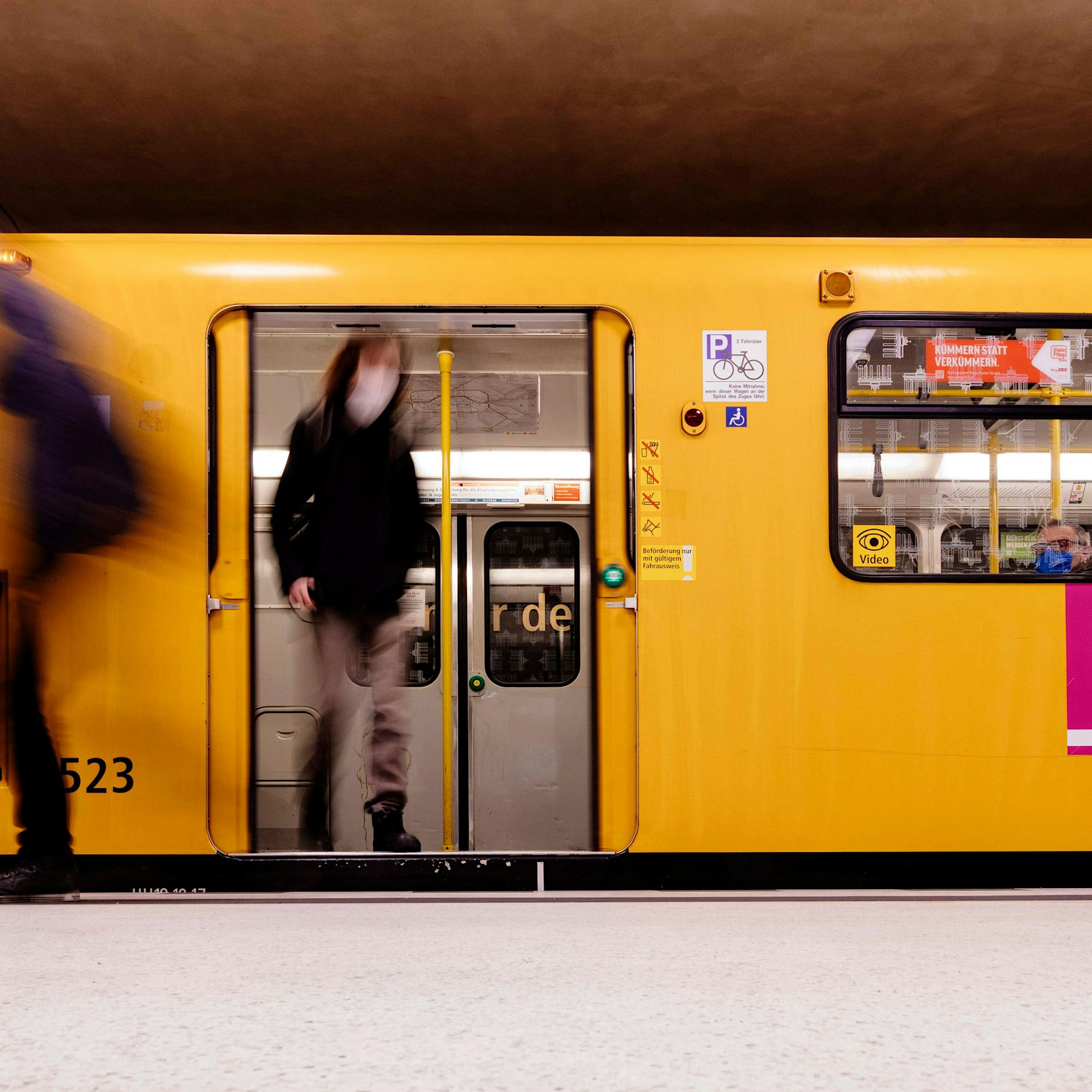 Legt Omikron Berlin lahm? SO stemmen sich BVG, Polizei, Feuerwehr und Wasserbetriebe gegen Ausfälle durch die Corona-„Wand“