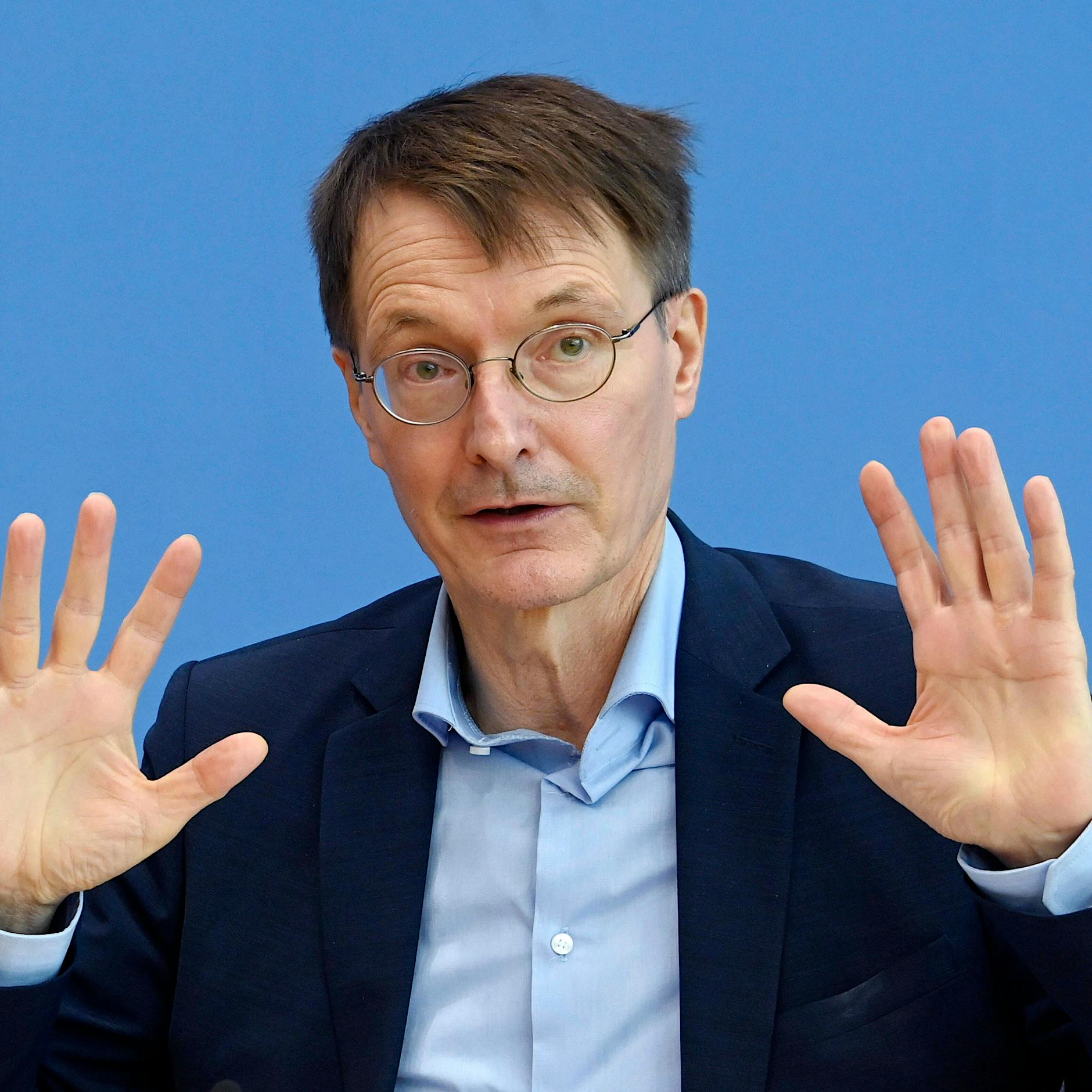 Pandemiepolitik: Karl Lauterbach steuert sich selbst auf Scholz-Kurs