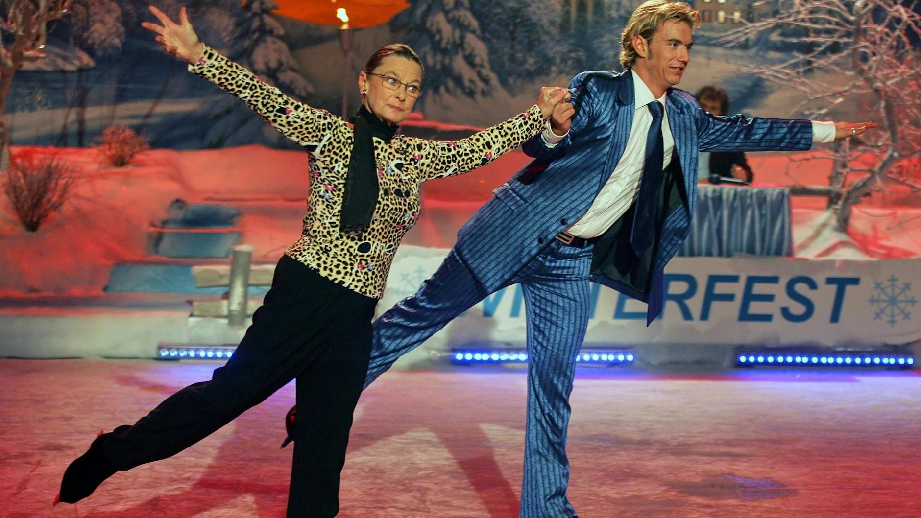 Moderator Florian Silbereisen und Jutta Mueller beim Eistanz während einer Probe zur Fernseh-Show Winterfest der Volksmusik in Magdeburg 2005.