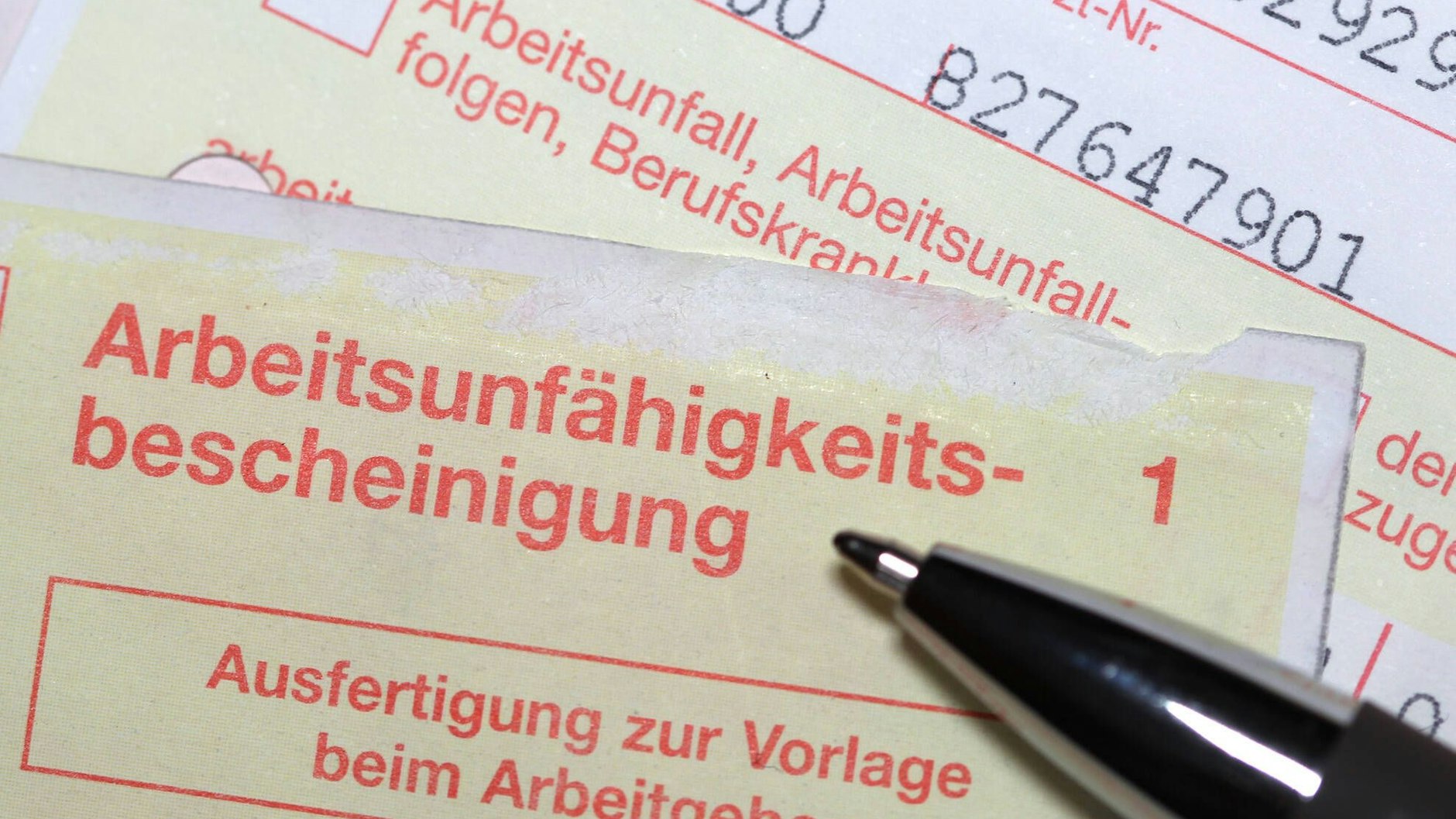 Der gelbe Schein: die Krankmeldung.