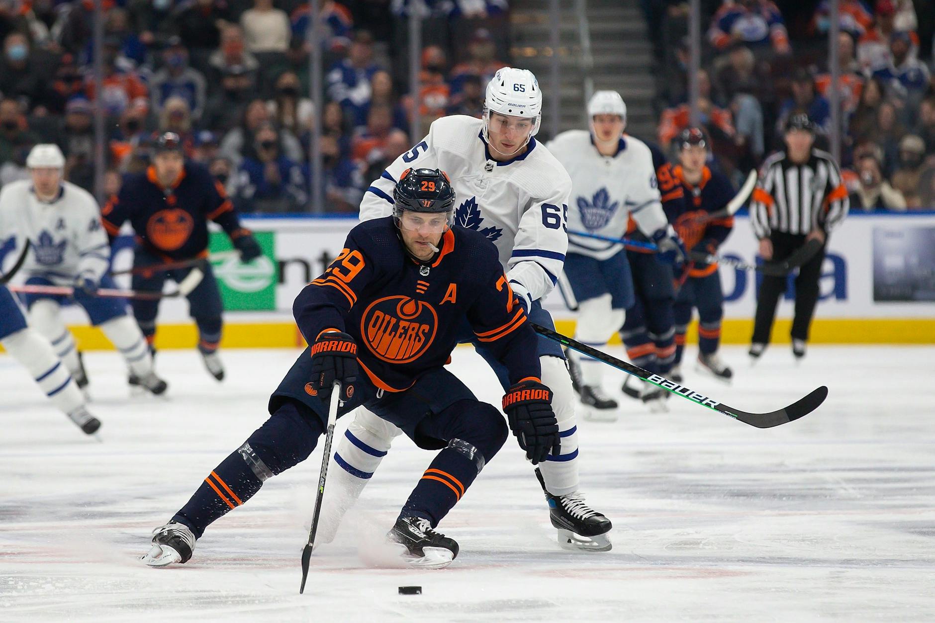 Deutschlands bester Eishockeyspieler Leon Draisaitl muss erneut auf eine Teilnahme an den Olympischen Spielen verzichten.