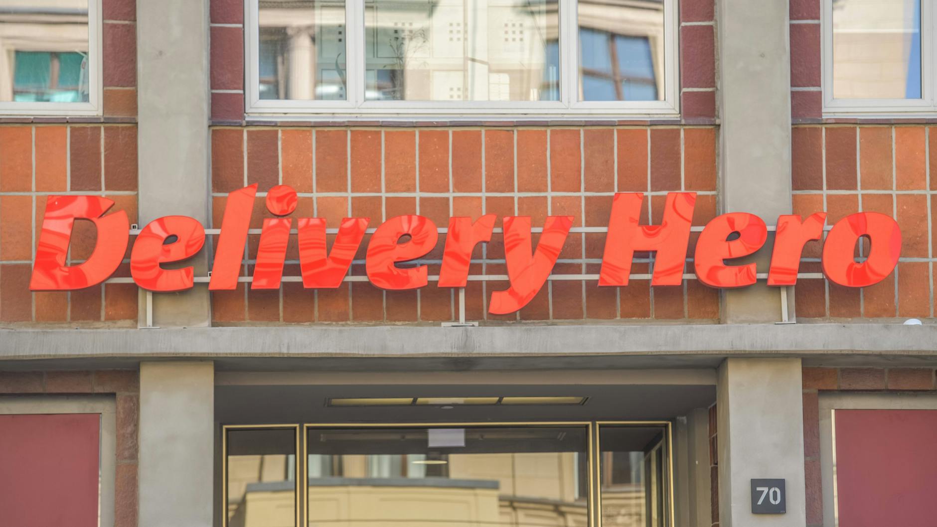 Berlin: Delivery-Hero-Store in der Oranienburger Straße in Mitte