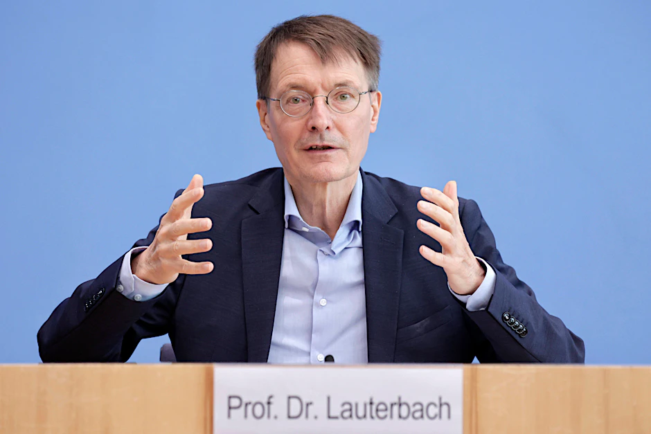 Bundesgesundheitsminister Karl Lauterbach geht von der Notwendigkeit einer vierten Corona-Impfung aus.