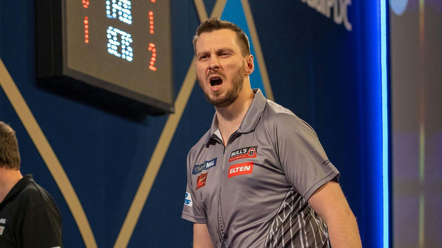 Florian Hempel jubelt nach seinem Zweitrundensieg bei der Darts-Weltmeisterschaft im Alexandra Palace.