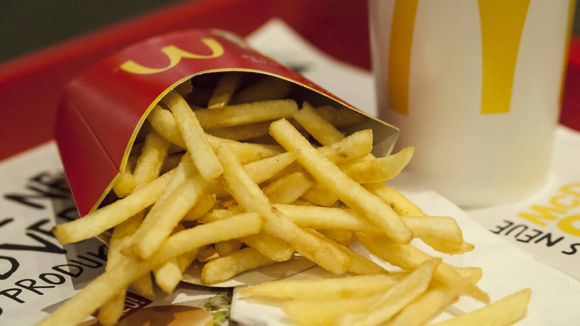 Bei McDonald's in Japan gibt es eine Woche lang keine großen Pommes-Portionen mehr.