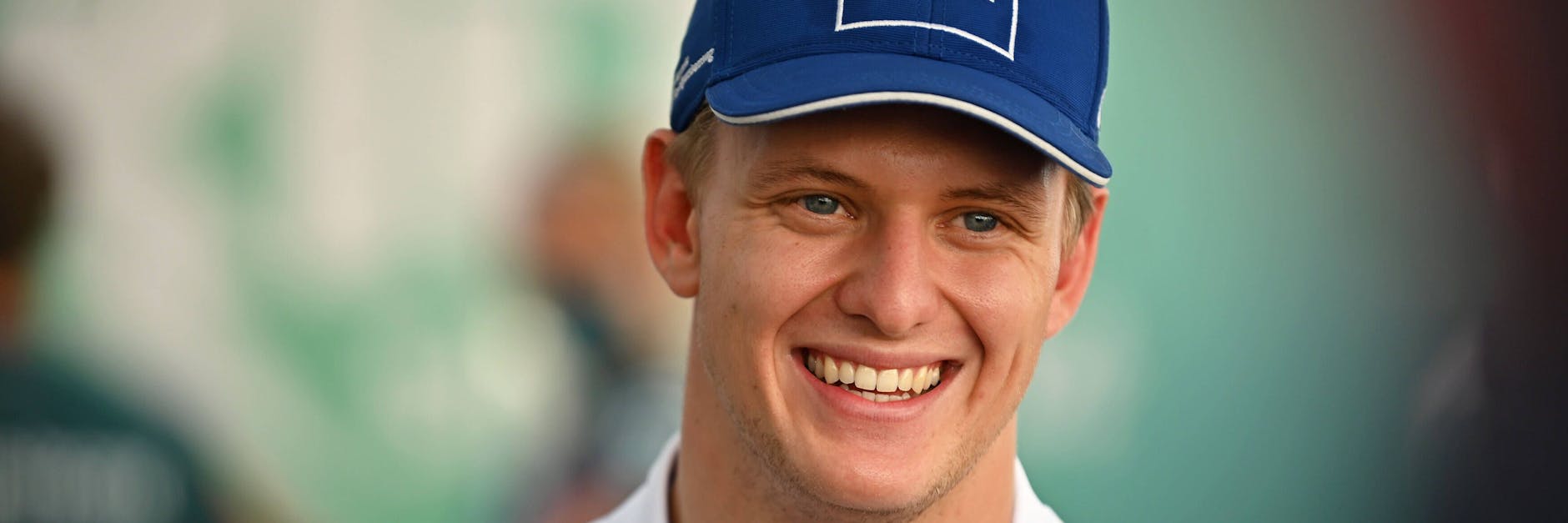 Mick Schumacher darf sich freuen. Nächste Saison fährt er nicht nur für den Rennstall Haas, sondern wird auch Ersatzfahrer bei Ferrari.