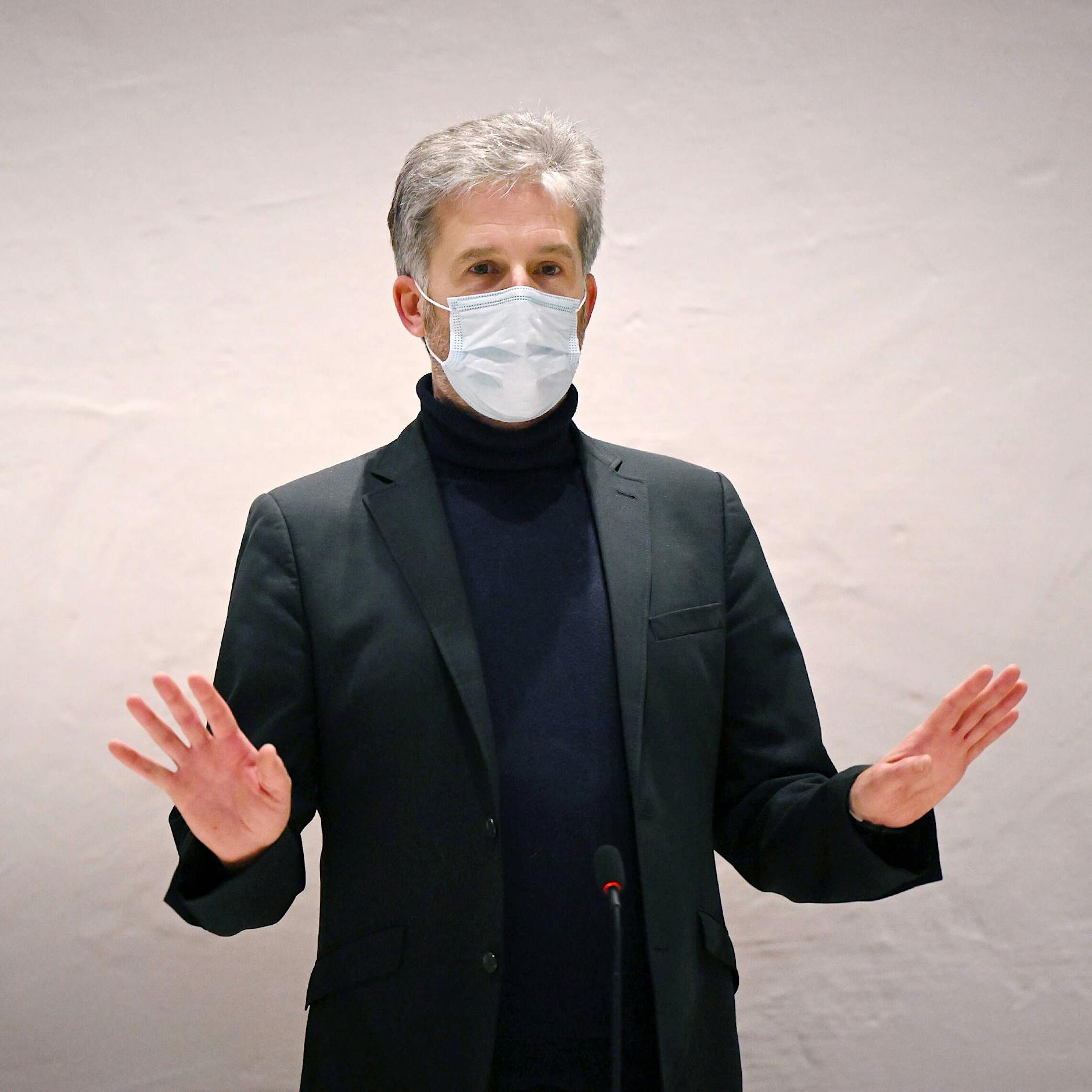 Boris Palmer droht Impfgegnerin mit Beugehaft – und wehrt sich SO gegen „Faschismus“-Vorwürfe