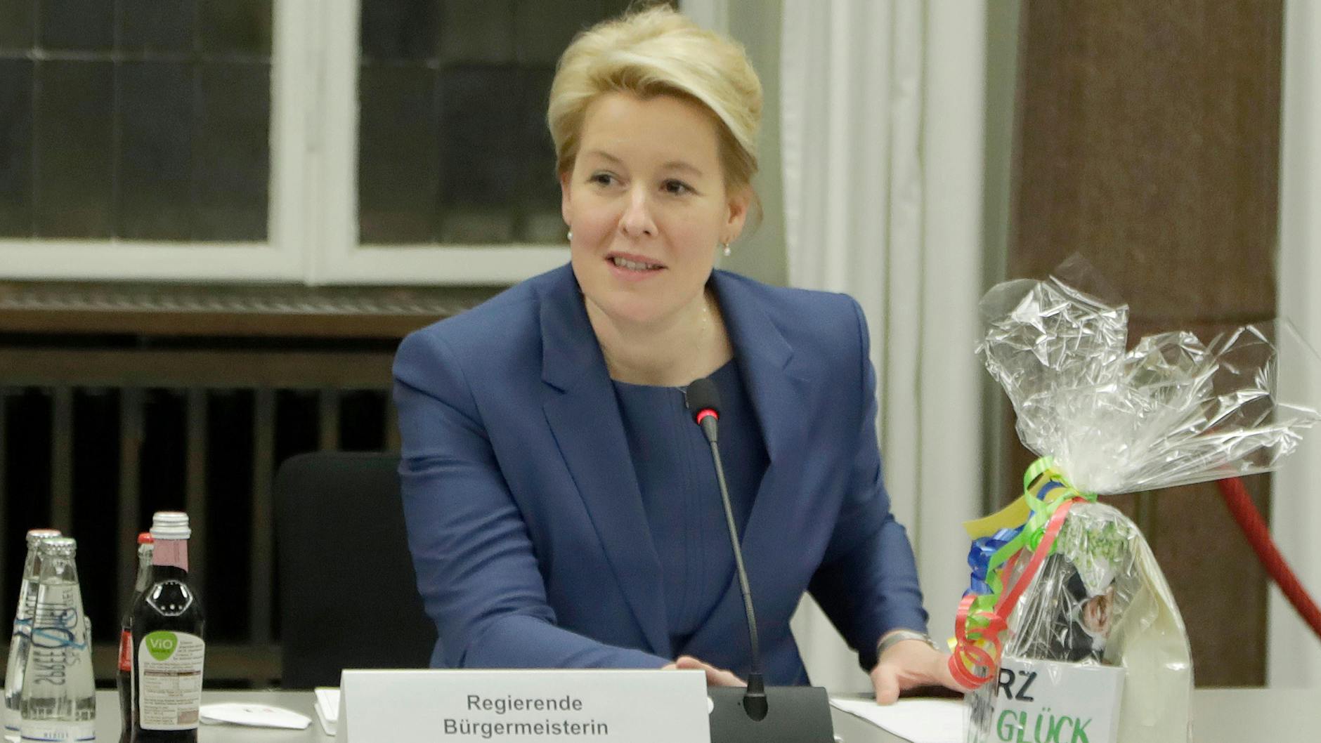 Die neue Regierende Bürgermeisterin Franziska Giffey (SPD) bei der konstituierenden Sitzung des Senats am Dienstag