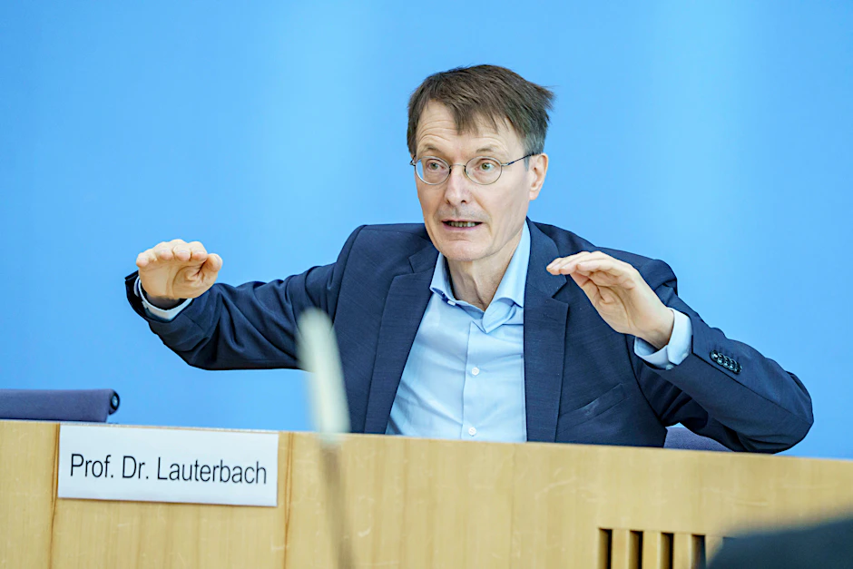 Omikron kommt: Gesundheitsminister Karl Lauterbach (SPD) zeigt sich besorgt (Archivbild).