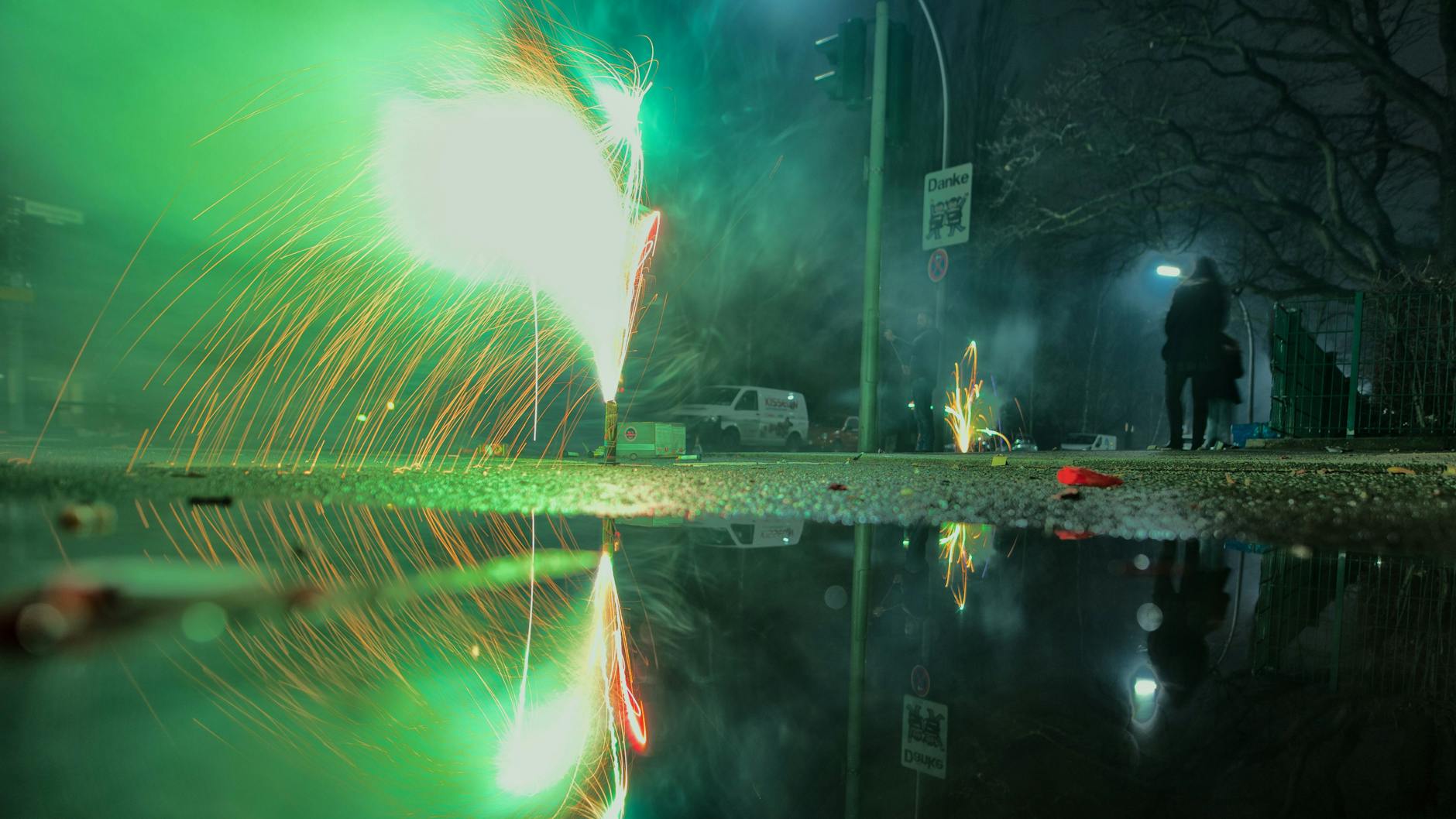 In Berlin darf in der Silvesternacht nur sehr eingeschränkt geböllert werden (Symbolbild). Der Senat hat umfangreiche Verbote erlassen.
