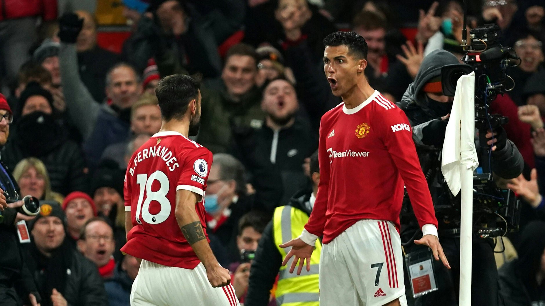 Cristiano Ronaldo (re.) kommt aus dem Jubeln gar nicht heraus.