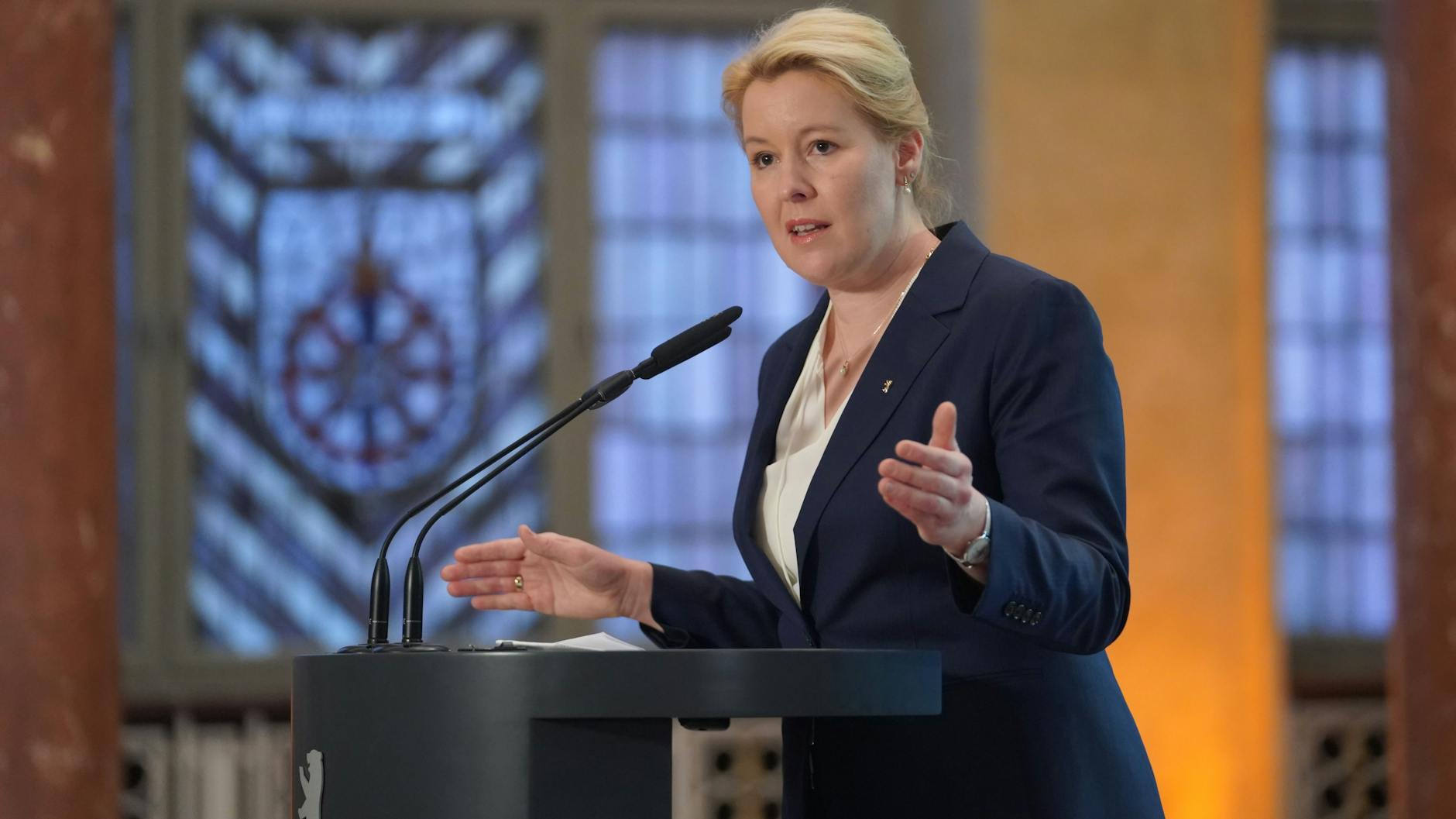 Die Regierende Bürgermeisterin Franziska Giffey (SPD) stellt am Donnerstag nach der Senatssitzung die neuen Corona-Beschlüsse vor.