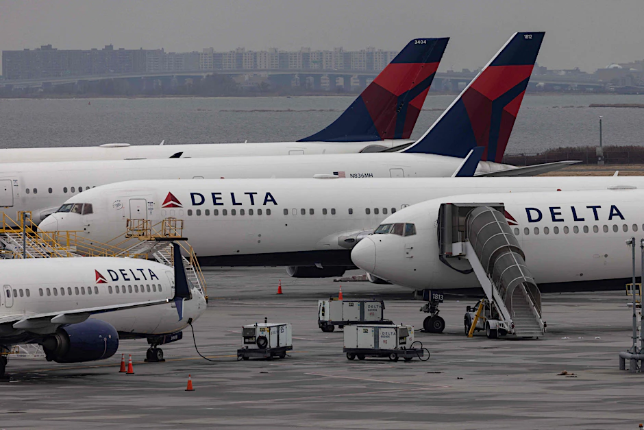 Die US-Fluggesellschaft Delta musste am Samstag mindestens 260 Flüge streichen – nach rund 170 Ausfällen am Freitag.&nbsp;Weltweit sind an den Weihnachtstagen schon mehr als 4500 Flüge ausgefallen.