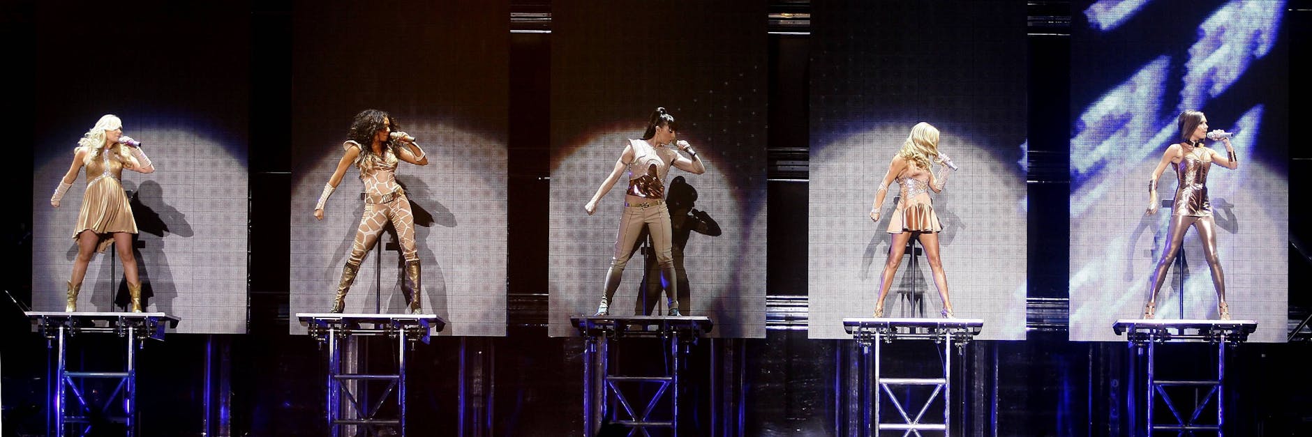 Emma Bunton, Mel B, Mel C, Geri Horner und Victoria Beckham bei einem Auftritt in Köln während ihres ersten Comebacks 2007.