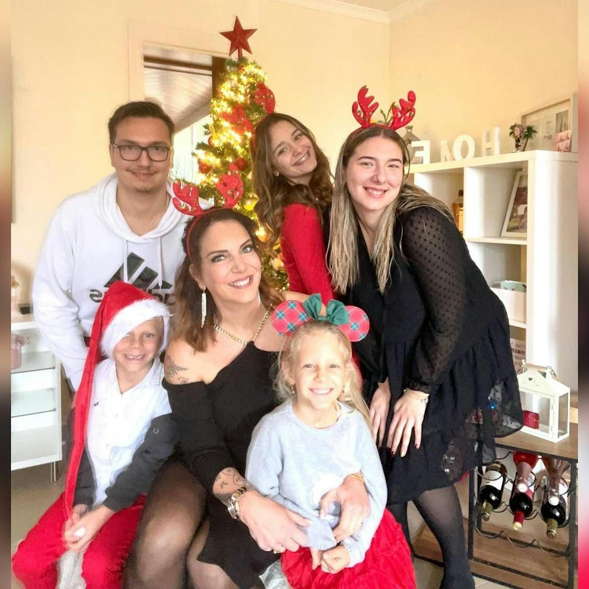 Die sind aber groß geworden: Danni Büchner postet Weihnachtsfoto mit ihren fünf Kids