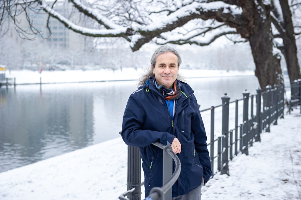 Turgut Altuğ Tagsüber Berliner Politiker, in der Freizeit Romanautor